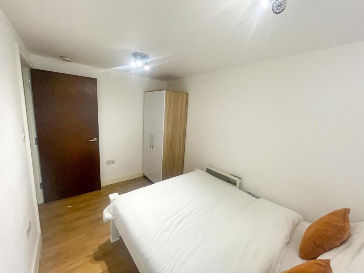 96 Uxbridge Road Apartments Λονδίνο Εξωτερικό φωτογραφία